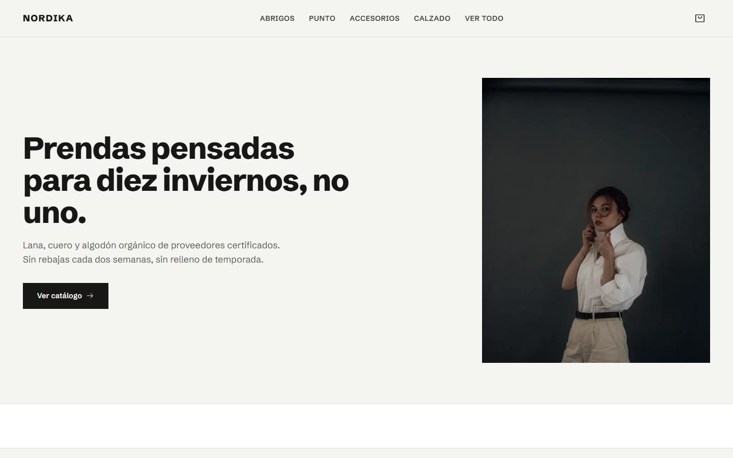 Portada de la tienda de demostración Nordika: el titular Prendas pensadas para diez inviernos, no uno, junto a una foto de moda