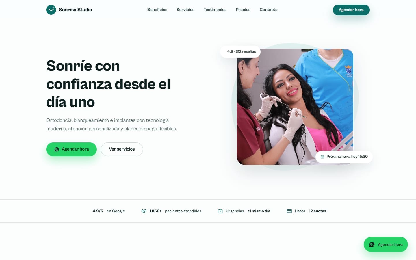 Portada de la landing de demostración Sonrisa Studio: el titular Sonríe con confianza desde el día uno y una paciente sonriendo en la consulta